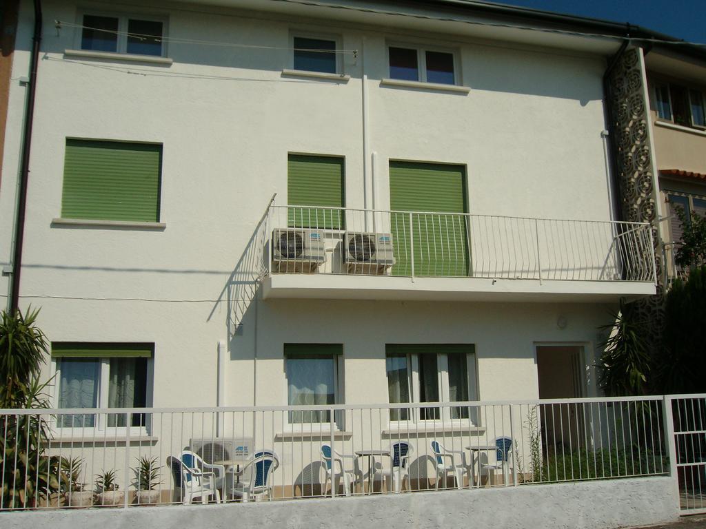 Appartamenti Condominio Daniele Grado Ruang foto